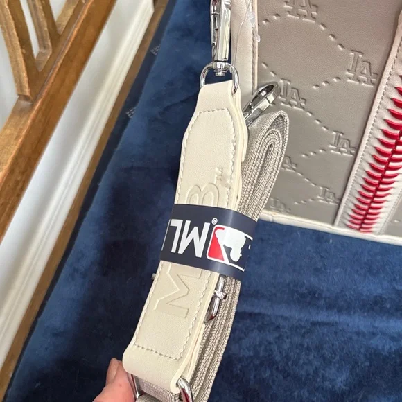 LA Baseball Stitch Beige Tote Bag - Picture 6 of 6